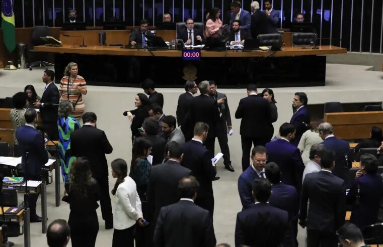 Plenário da Câmara derruba decreto de Lula sobre IOF