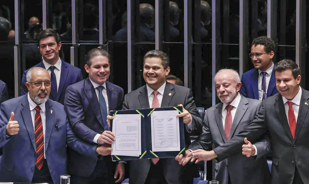 Congresso promulga emenda do fim da 6×1; escala 5×2 começa em 60 dias